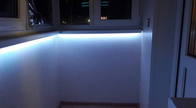 Подсветка подоконника на балконе